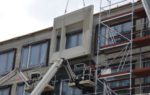 Sept. 2019 - Probemontage Fertigteilelement der Fassade