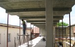 Auskragende Decke mit Zugpfosten (Foto: ML)